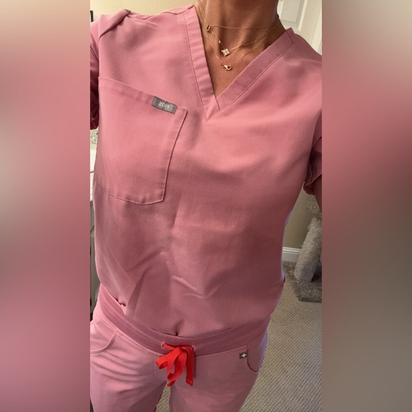 Pink Women's Scrub Set Figs XS - Picture 3 of 4